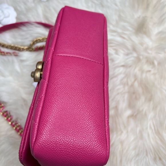 **SOLD** 22P Chanel Candy Pink Caviar SMALL Melody Crossbody Bag Gold Hardware - Picture 5 of 10